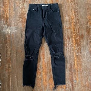 Distressed Skinny Levi Jeans